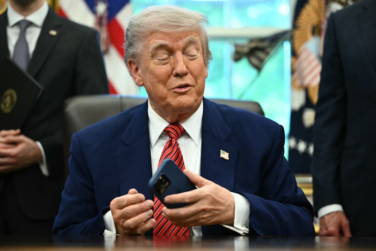 Trump Mobile确认客户数据泄露:手机号、家庭地址全曝光,站长该吸取什么教训 - 枫选-枫选